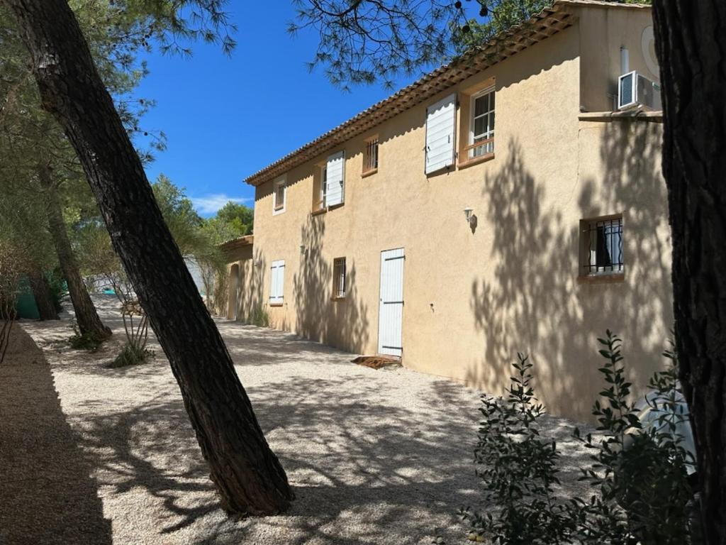 Villa Au Pied De La Sainte Victoire Puyloubier Bagian luar foto